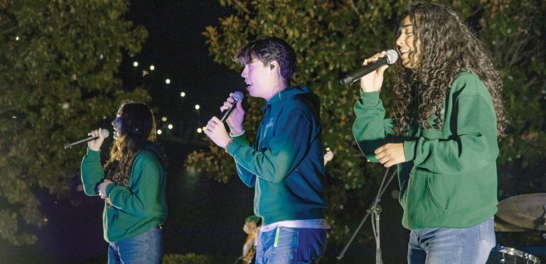 ‘Glow Night of Worship’ Shares God in Downtown Chattanooga