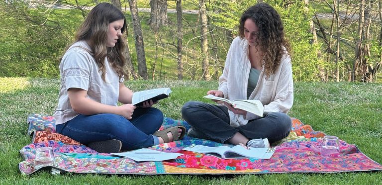 Peer Bible Studies Gain Momentum